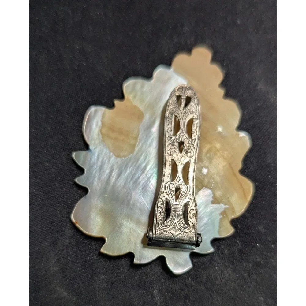 Vintage‎ Hand Carved Mother of Pearl Shell Leaf Berry Fur Clip Iridescent 2 Inch